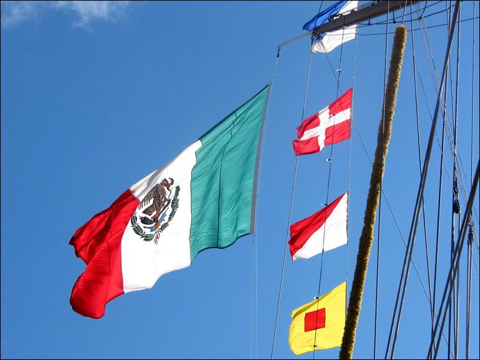 Мексиканский флаг на регате